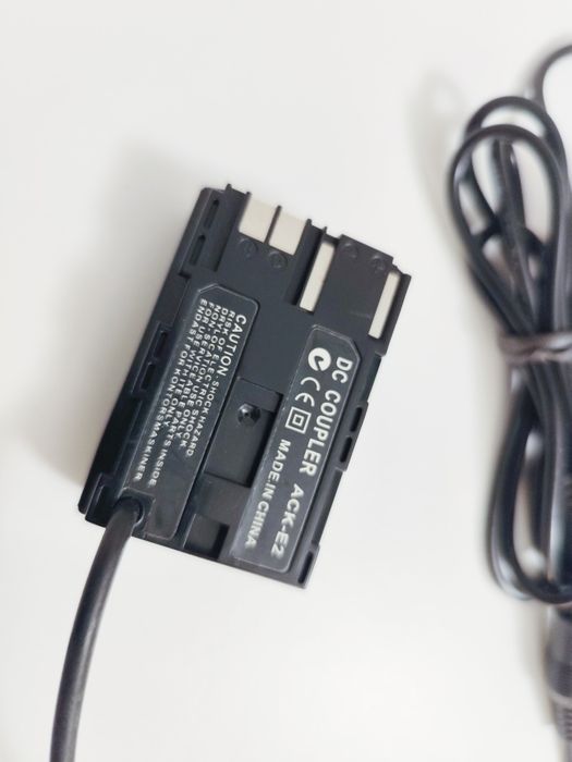 Alimentação externa Câmaras Canon que utilizembaterias BP-511