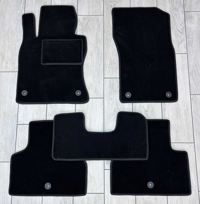 Ford Focus Mondeo Kuga Fiesta Edge Escape – килимки на замовлення