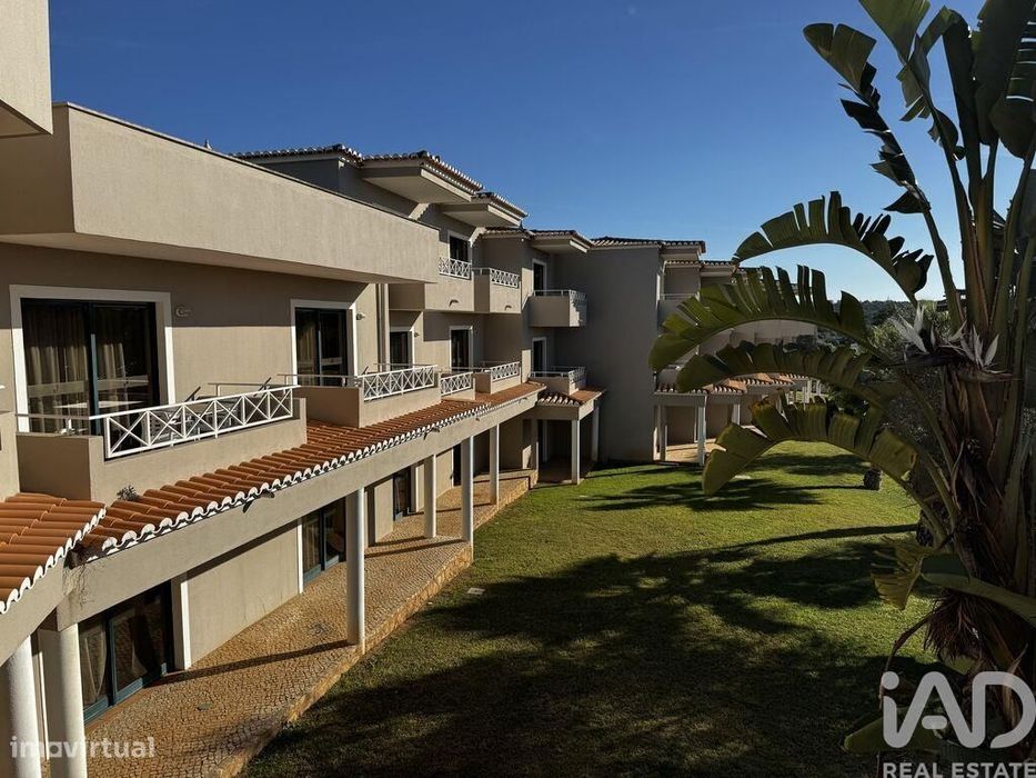 Apartamento em Estômbar e Parchal de 59,00 m2