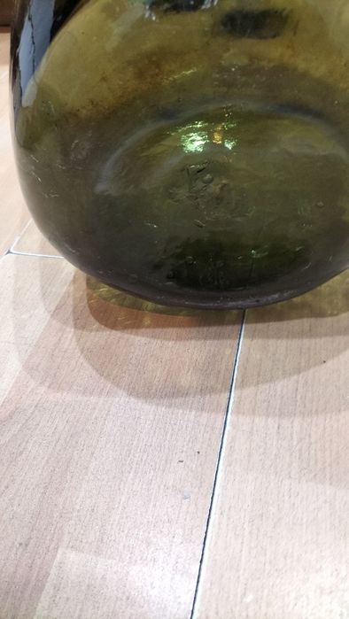 Balon na wino sygnowany