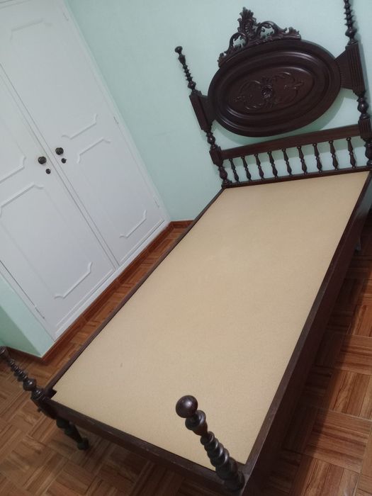 Cama de Madeira clássica