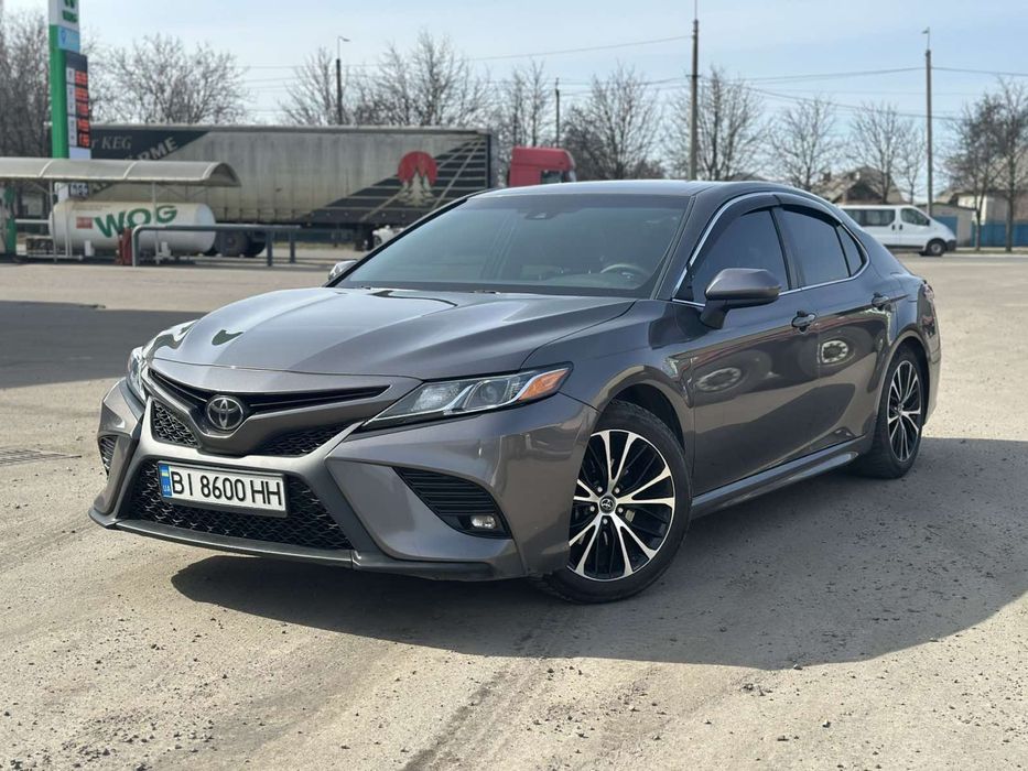 Toyota Camry SE 2018 рік