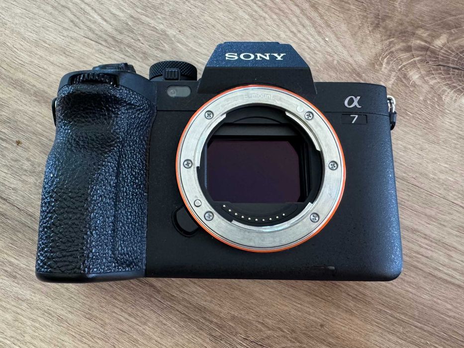 Câmara Sony Alpha A7 IV com acessórios originais + Estrutura e pega Smallrig