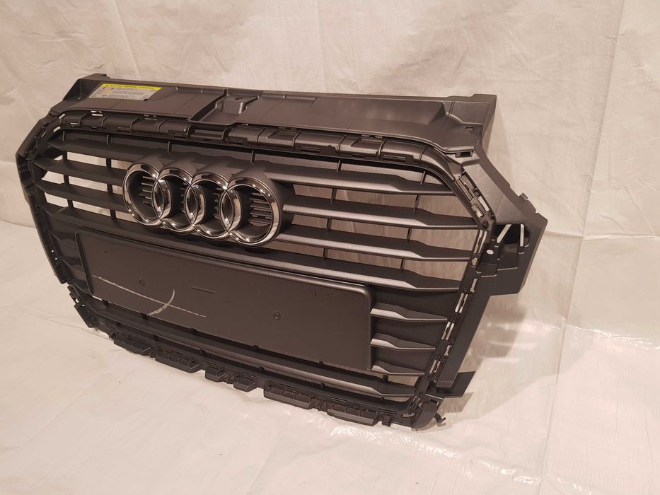 Atrapa grill przedniego zderzaka przód 8XA lift Audi A1 14-18 lift