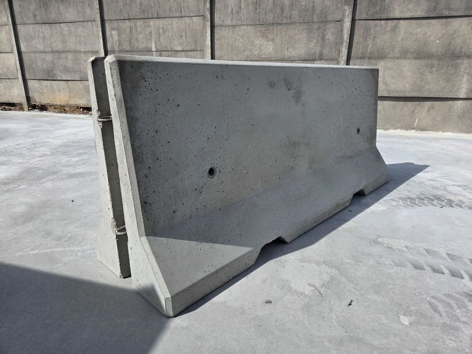 Bariery drogowe U-14b ochronne betonowe zapory