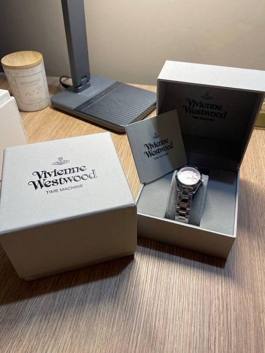 Новий годинник Vivienne Westwood
