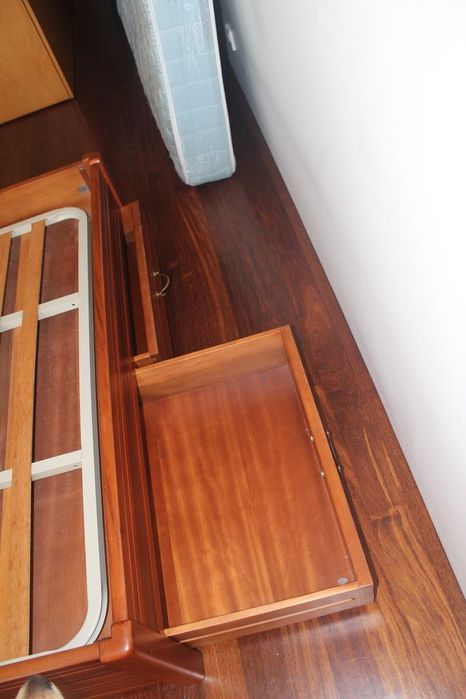 Mobilia de quarto em cerejeira maciça