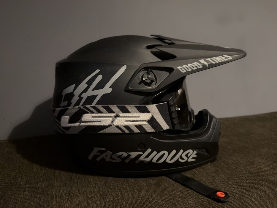 Kask na crossa/quada