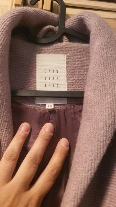 płaszcz marki Days Like This r.38 skład 40% wełny