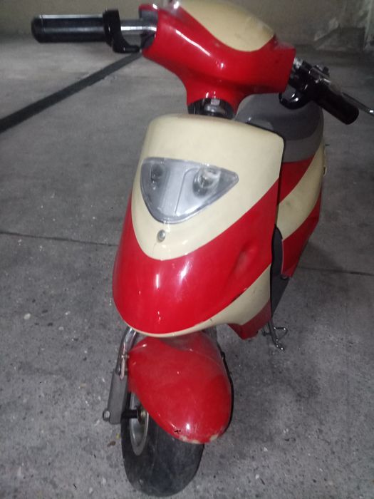 Scooter eléctrica criança