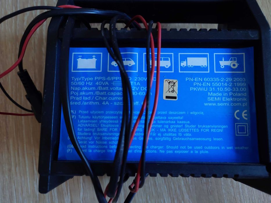 Prostownik Samochodowy do akumulatora 12V 6A