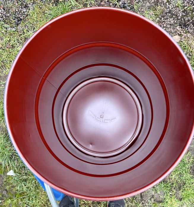 Beczka stalowa 200 L litrów zamykana