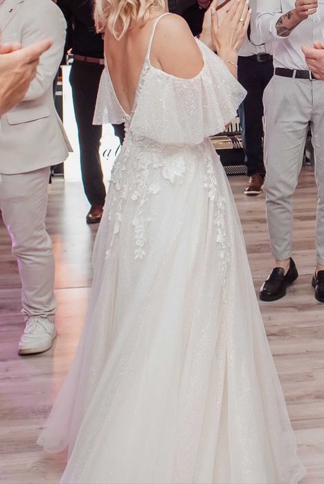 Suknia ślubna brokatowa