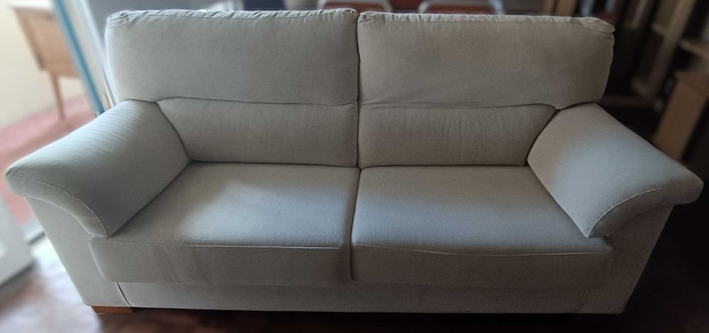 Sofá 2 lugares, tecido branco