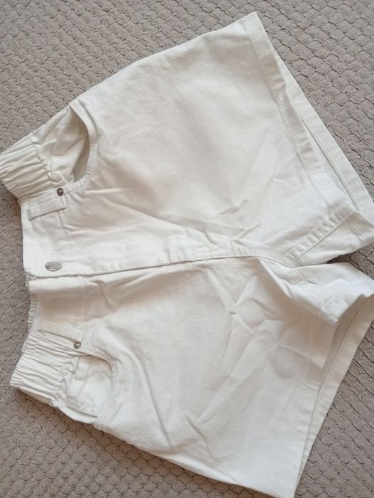 Szorty śmietankowe Reserved