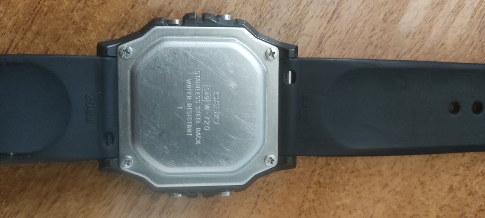 Годинник Casio w-720