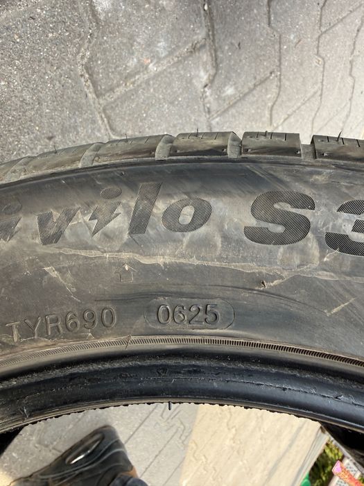 Praktycznie nowe. Opony zimowe 255/45 R19 komplet 4 szt