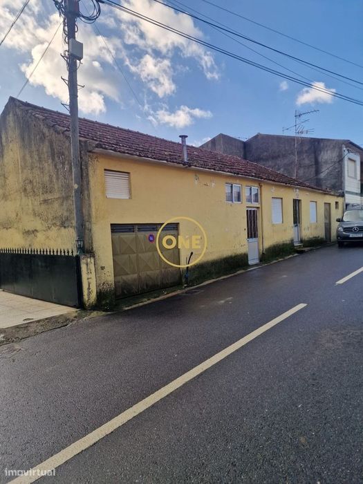 Moradia T2 para Restauro com Elevado Potencial em Agrela – Santo Tirso