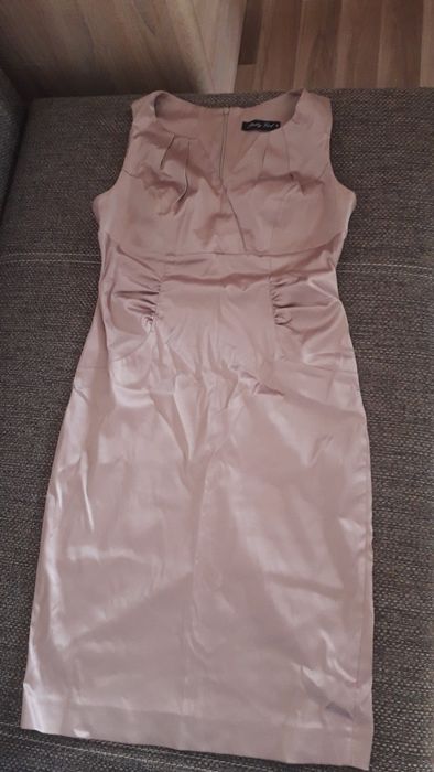 Złota sukienka wizytowa