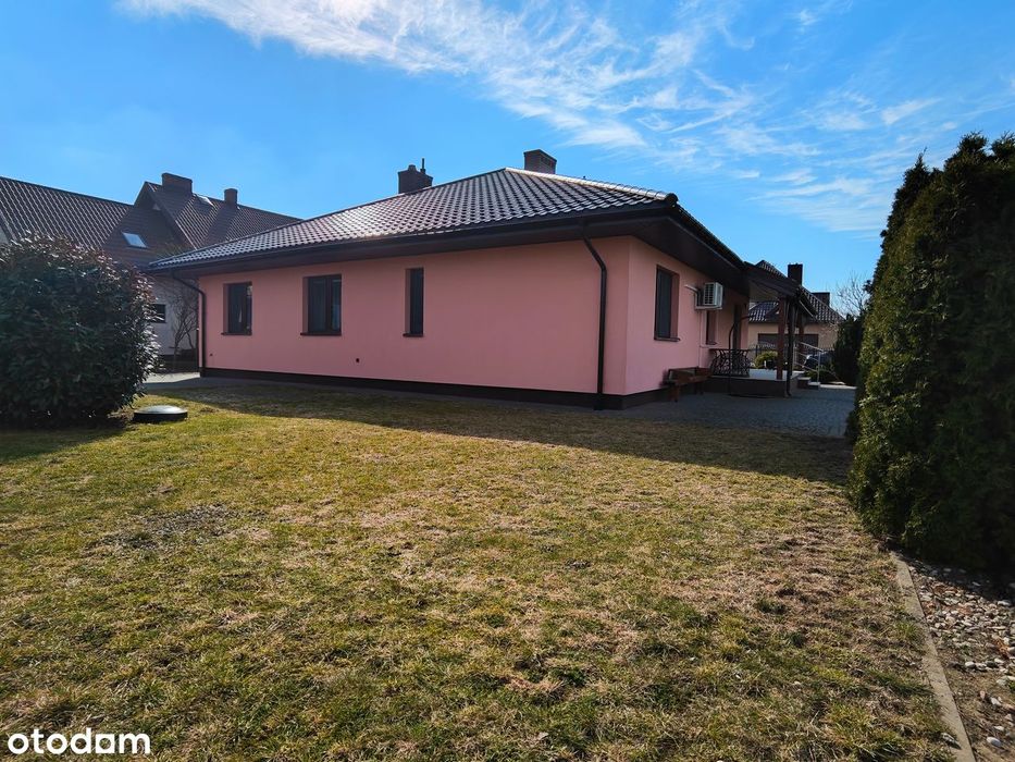 Przestronny dom 120 m2 z garażem, fotowoltaika, Klimatyzacja.