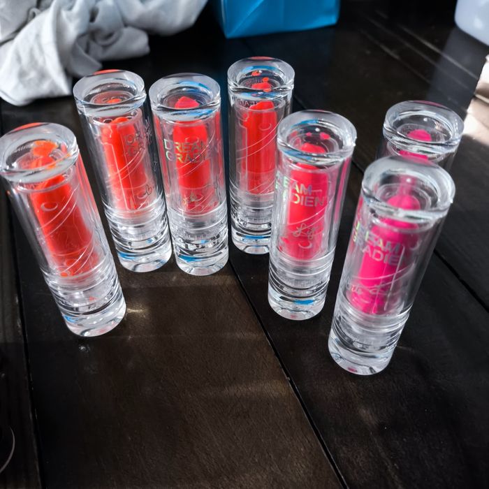 Lote UV / Neon (Vernizes e Batons) - Ideal para Artes e Testes