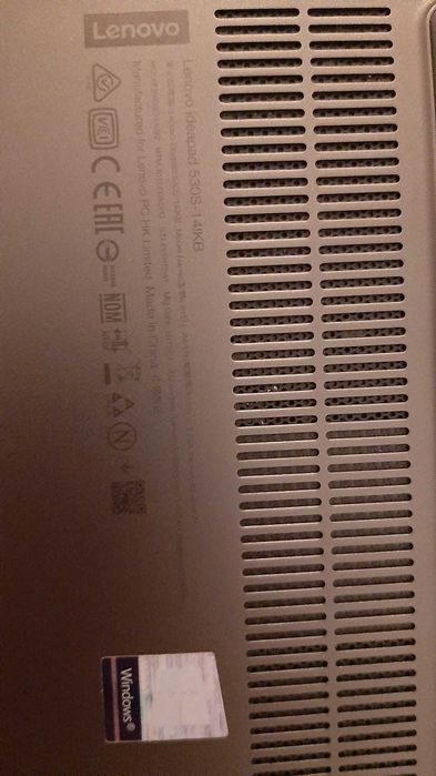 Vende-se portátil lenovo (com ecrã danificado) - para peças