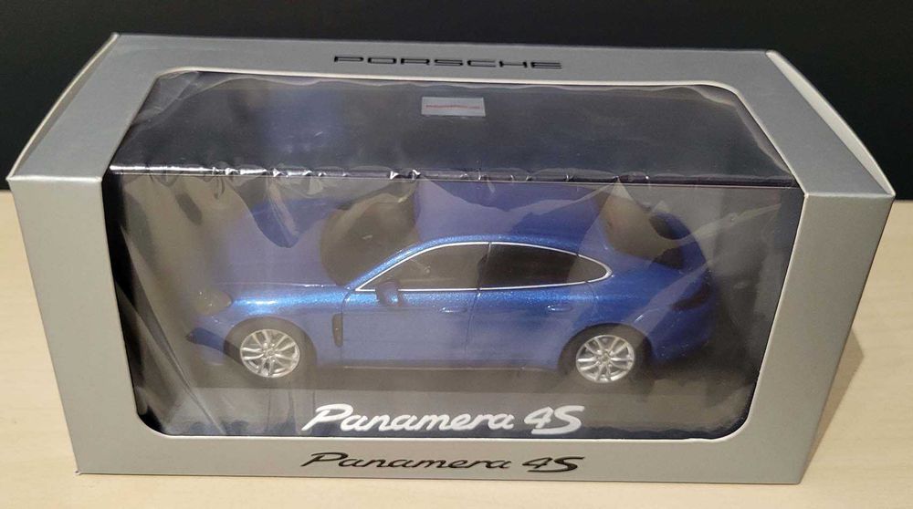 Porsche Panamera 4S, model w skali 1/43. Herpa. Stan idealny