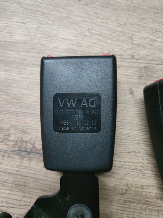 Volkswagen UP zapinki zapięcia pasów tył