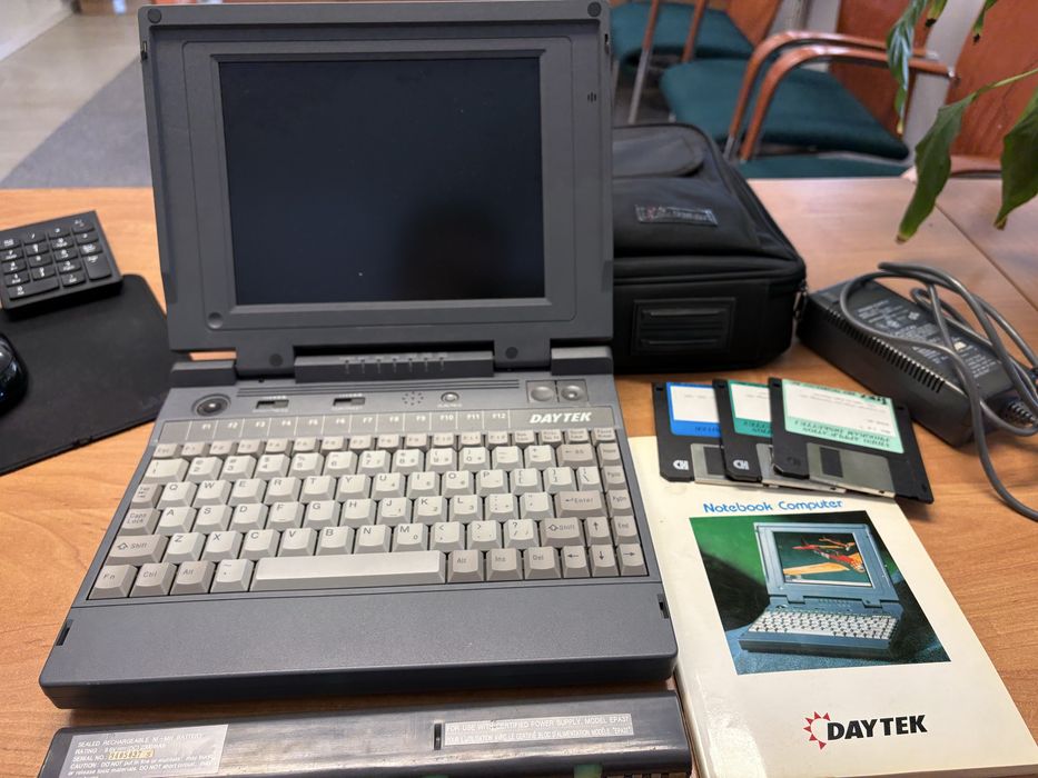Laptop retro zadbany kompletny