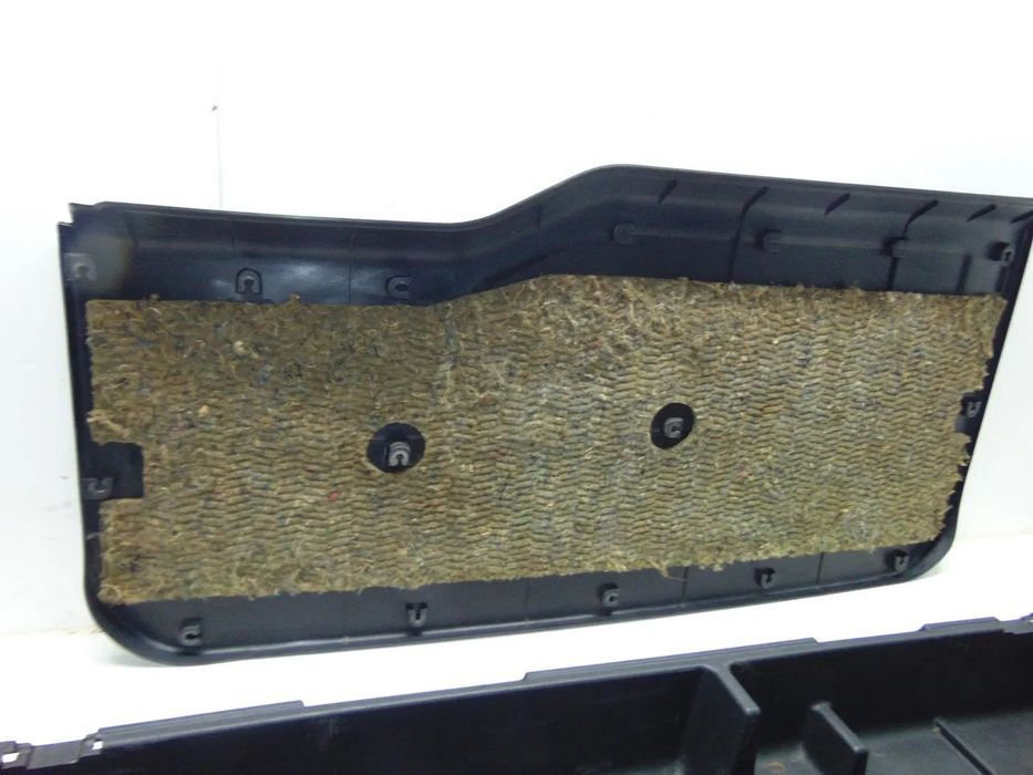 Mitsubishi Pajero caixa arrumos mala