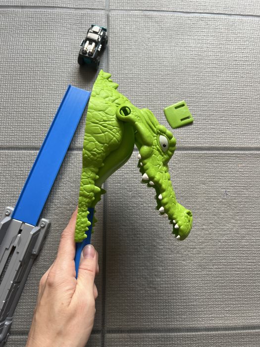 Wyrzutnia samochodów z krokodylem