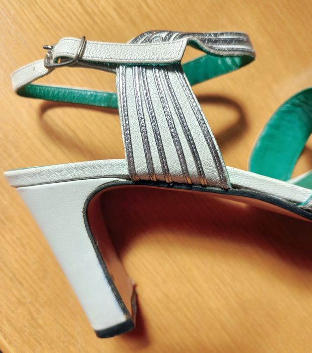 Sandałki srebrno białe że skóry 38