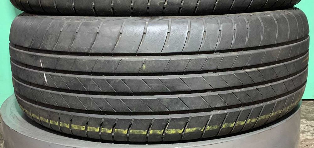 235/55/18 Bridgestone Turanza T-005
