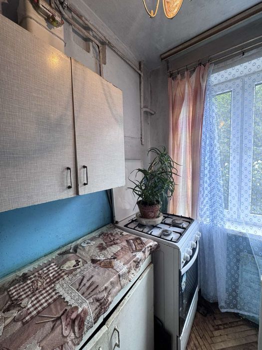 продам 2 кім в центрі