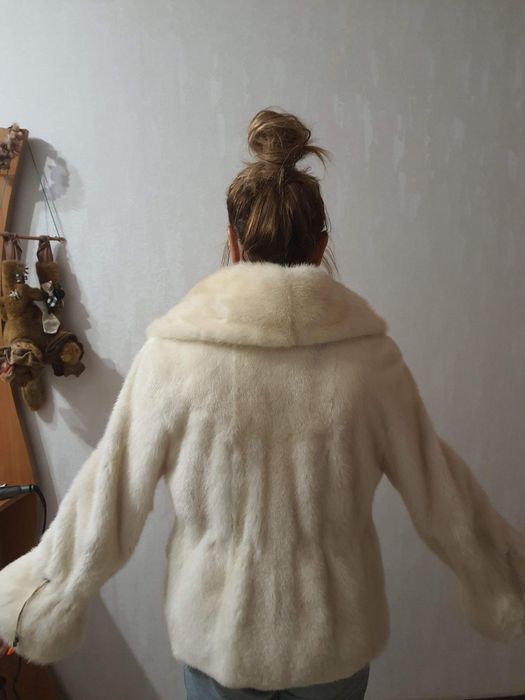 Продам шубу норковую б/у короткая