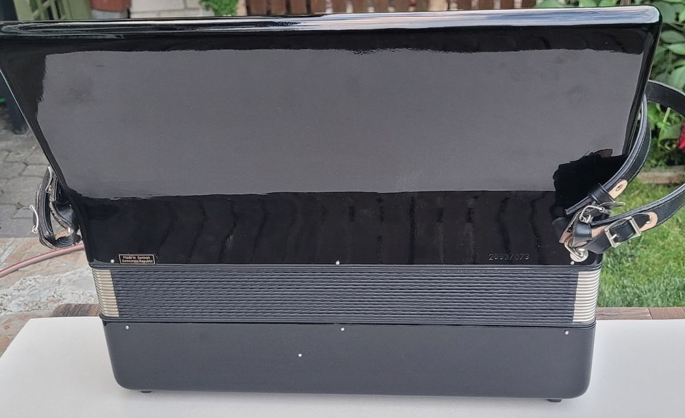 Sprzedam akordeon Weltmeister Cantus IV