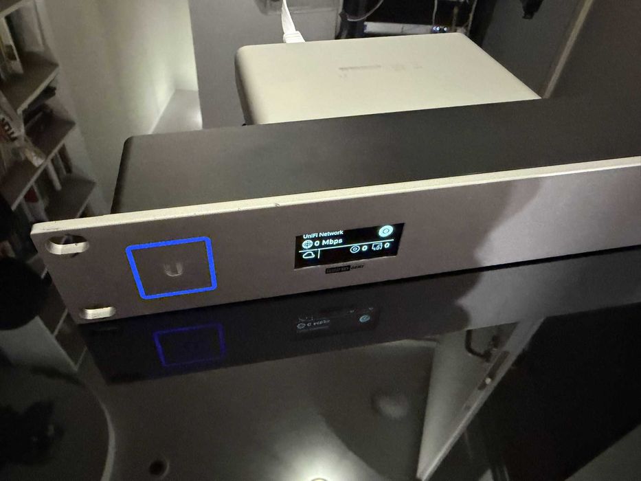 Ubiquiti UniFi CloudKey Gen2 Plus 1TB + Rack Mount CKG2-RM