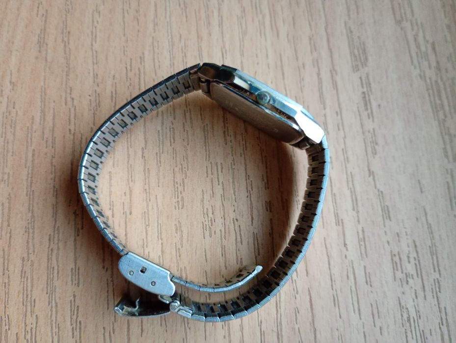 Cyma zegarek Swiss