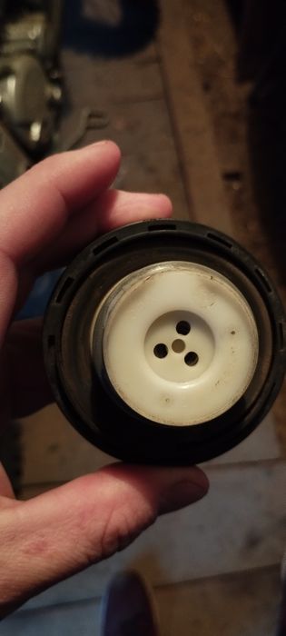 Крышка бака ВАЗ 2110, 1118, 2170, 2123 (ДААЗ) (21103-1103010-02)