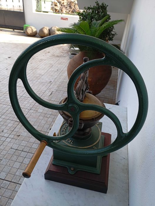 Enorme Moinho de Café Alemão Antigo Restaurado e Funcional Leinbrock's