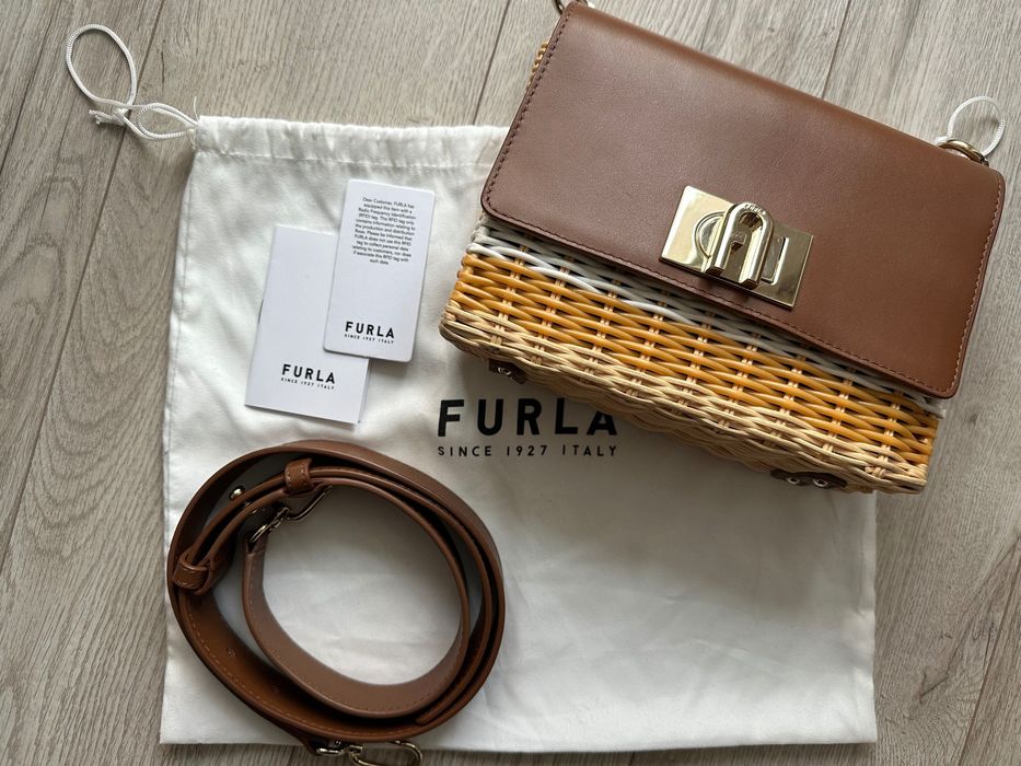 Стильна плетена сумка від furla — ідеальний акцент на літо