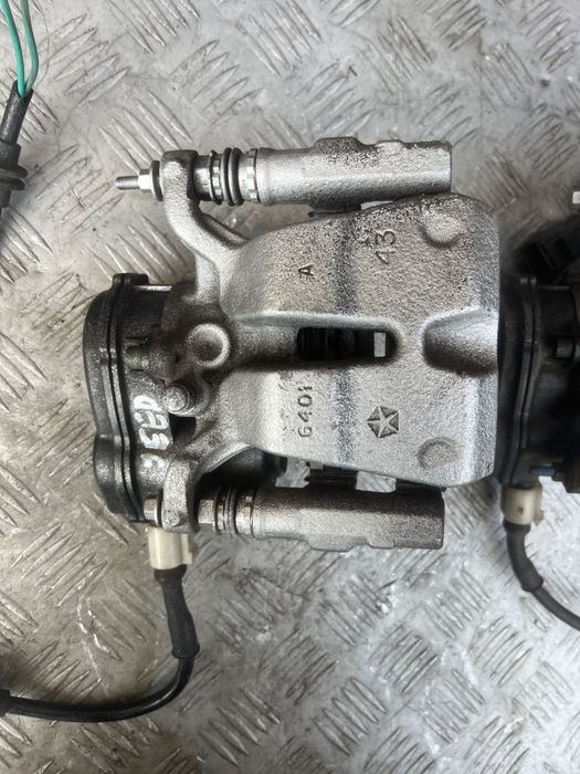 Суппорт в сборе задний Jeep Cherokee KL 14-23