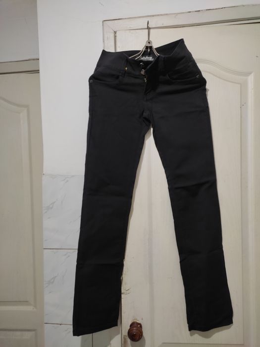 Продам дівочі брюки б/у