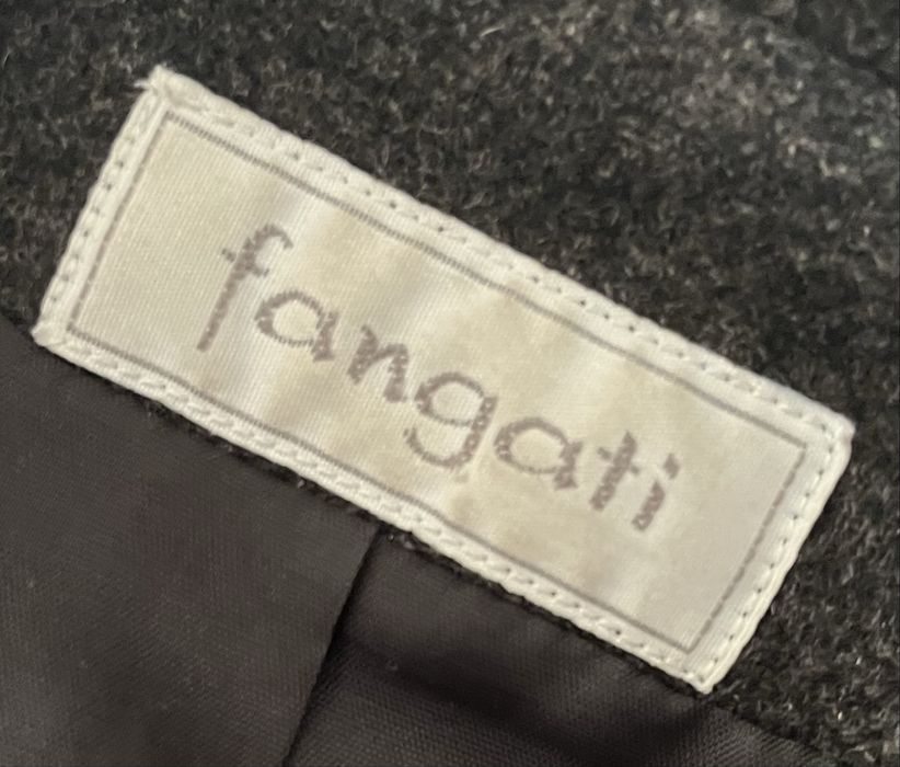 Casaco comprido cinzento