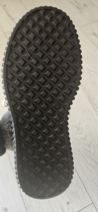 Buty zimowe   dla dziewczynki rozm 38 nowe