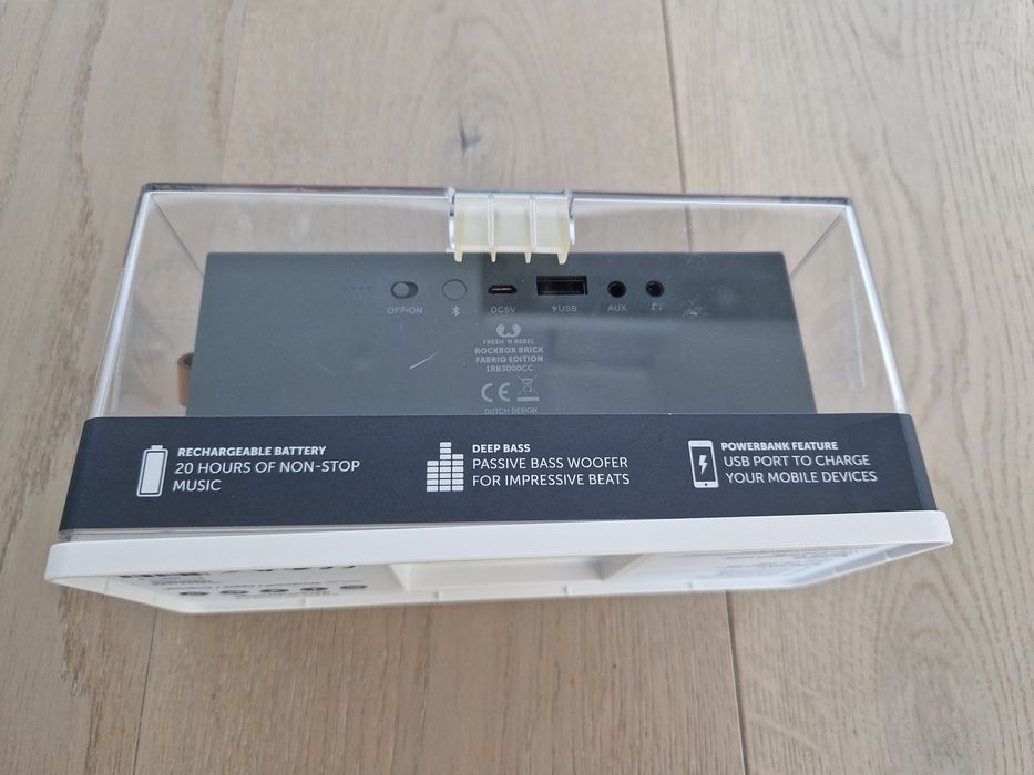 Colunas de som. A estrear.