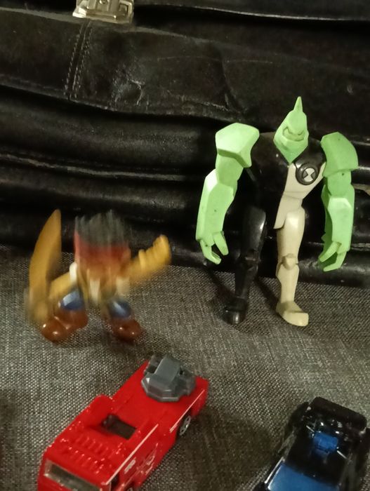 Miniaturas,bonecos e castanholas
