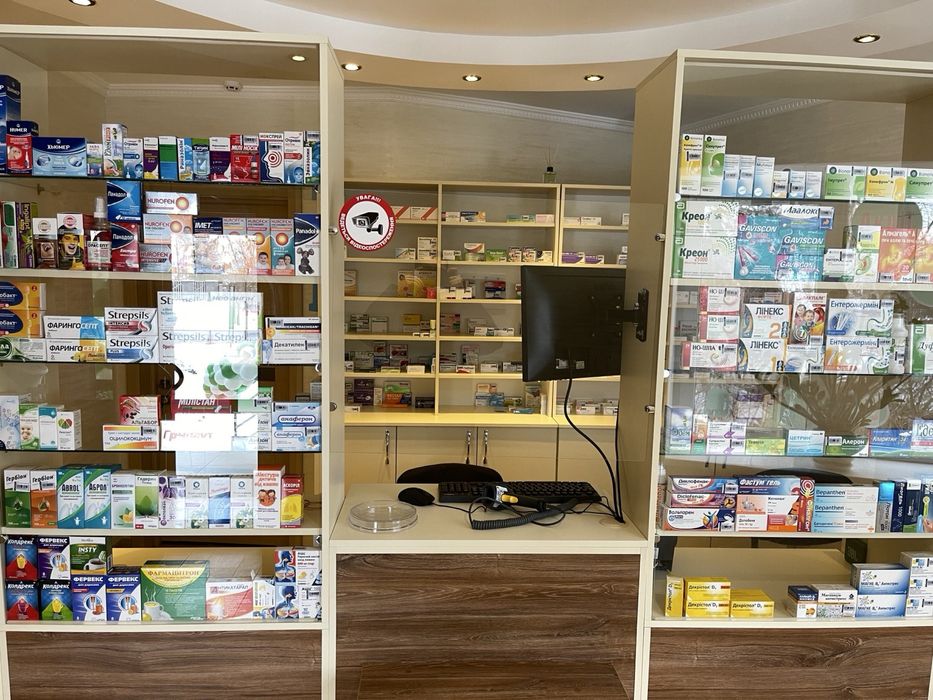 Меблі в аптеку нові