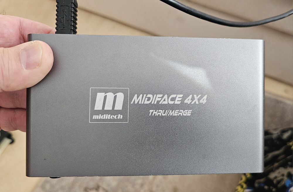 Miditech MIDIFACE 4x4 Thru/Merge – interfejs MIDI USB 4 IN / 4 OUT