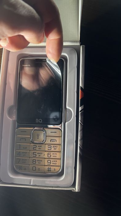 Телефон з гарним ліхтарем новий